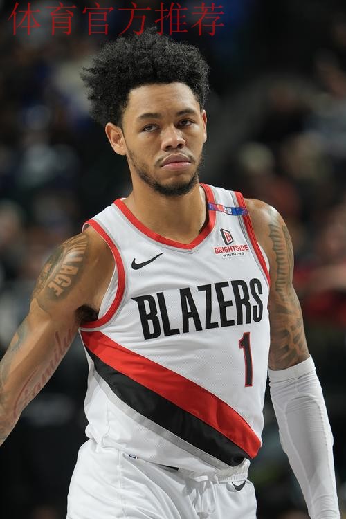 毫无准星!小西蒙斯全场9投仅3中,三分5中0得到9分1助攻 毫无准星!小西蒙斯全场9投仅3中,三分5中0得到9分1助攻